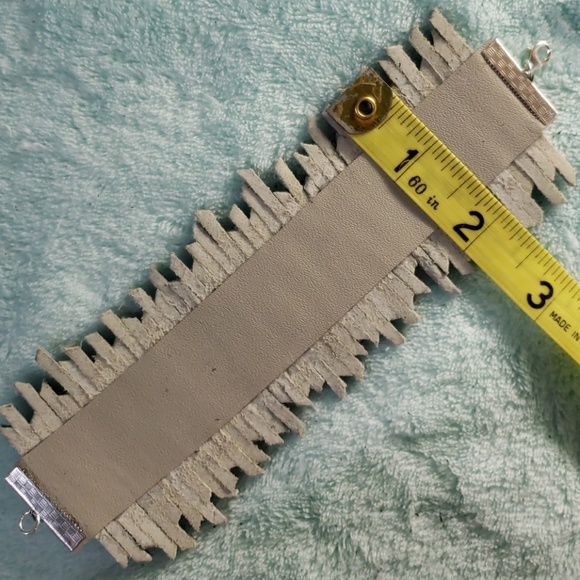 100% Blackish Gray Distressed Leather WristWrap - Picture 4 of 8